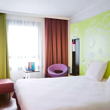 Hotel Ibis Styles Evry Cathédrale 3*