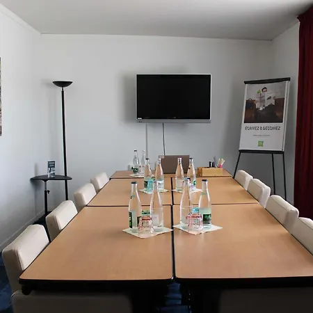 Ibis Styles Cathédrale 3* Courcouronnes